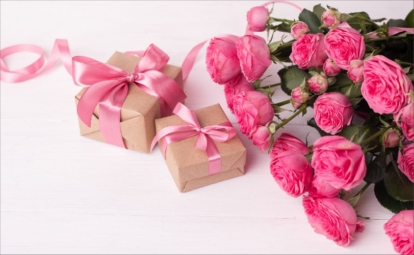 Biodegradable drinking straws with green leaves