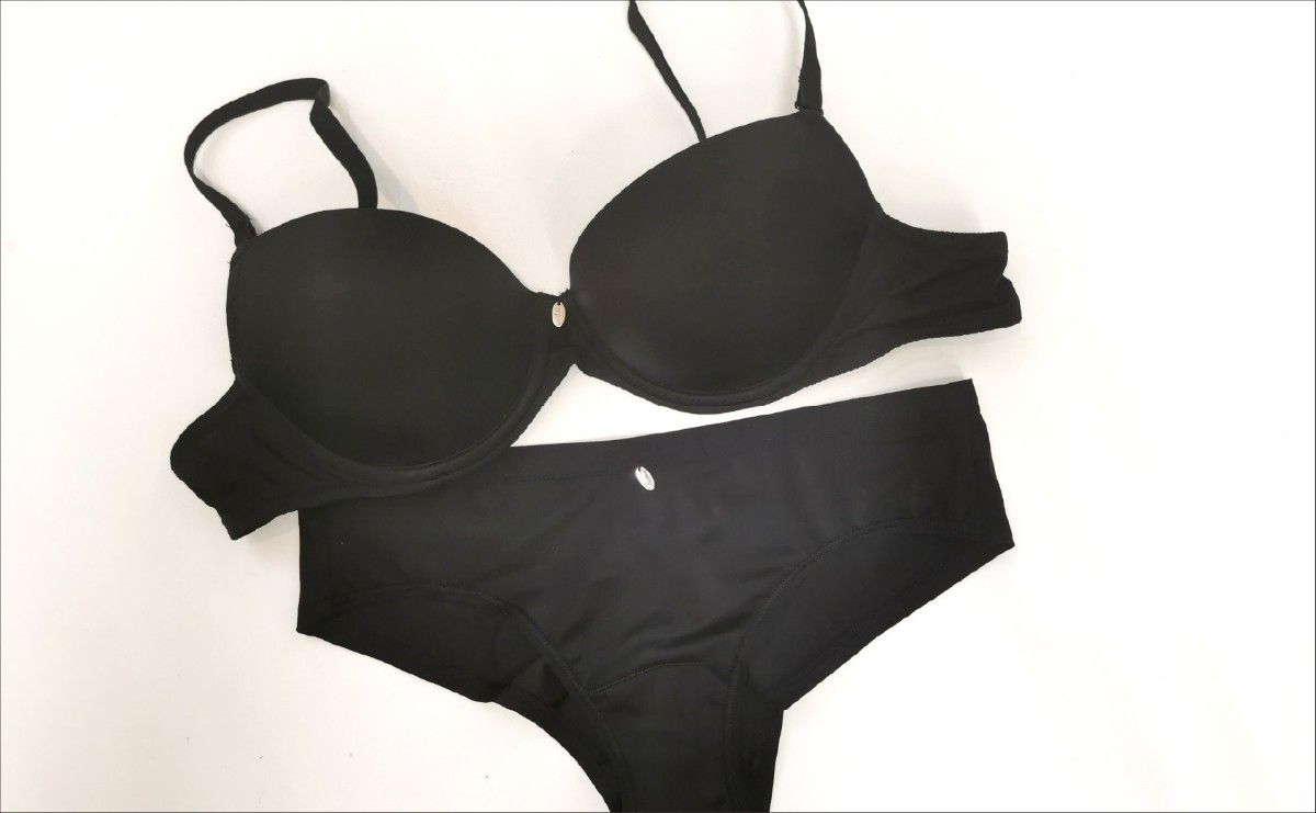 Biodegradable drinking straws with green leaves