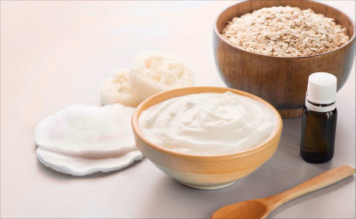 Biodegradable drinking straws with green leaves